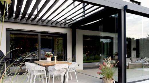 Terrassendach mit Lamellendachkonstruktion