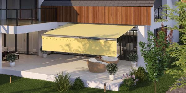 Beige Markise im Garten