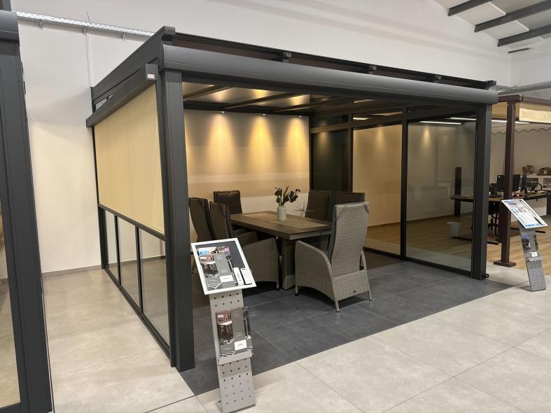 Terrassenüberdachung im Showroom bei Diefenbach GmbH Konz