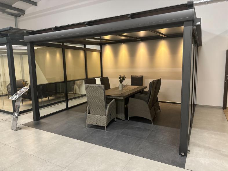 Terrassenüberdachung mit Beleuchtung