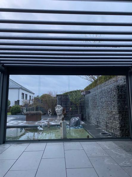 Terrassenüberdachung mit Lamellendach und LED Beleuchtung