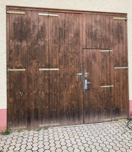 Vorher Ansicht Scheunentor aus Holz