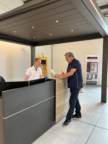 Beratung in der Ausstellung bei Diefenbach